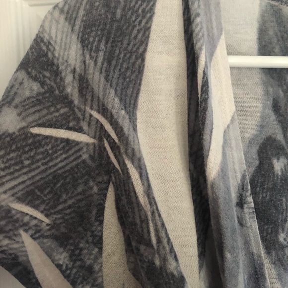 Short sleeve cover up - Picture 2 of 3